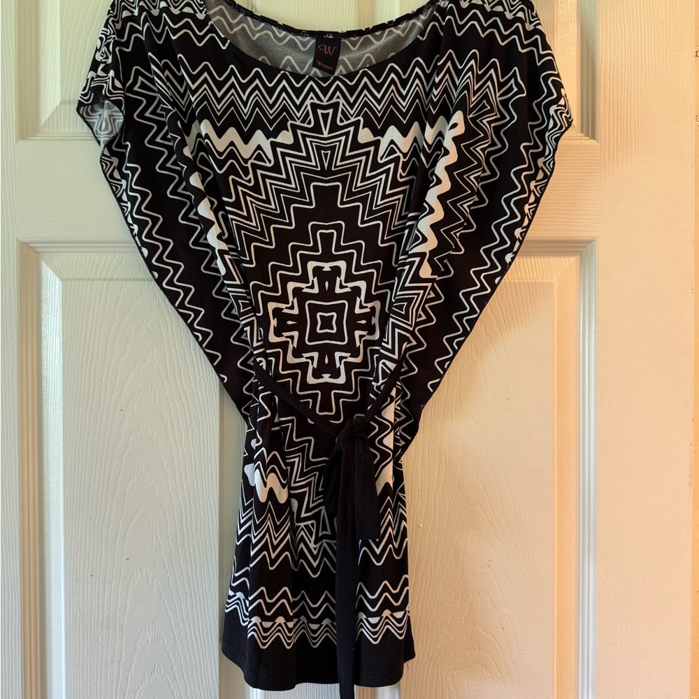 Wrapper Monochrome Zigzag Blouse - image 1